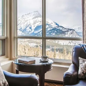 ***** Hotel The Rimrock Canada